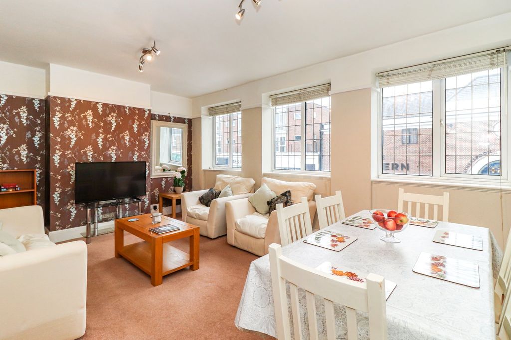 Property photo 2 of 11 Sitting Dining