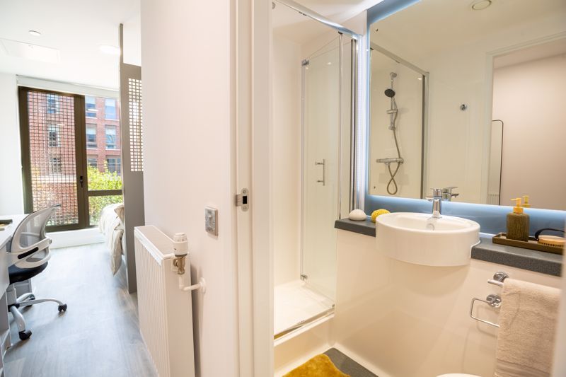 Property photo 2 of 21 Ensuite Bathroom