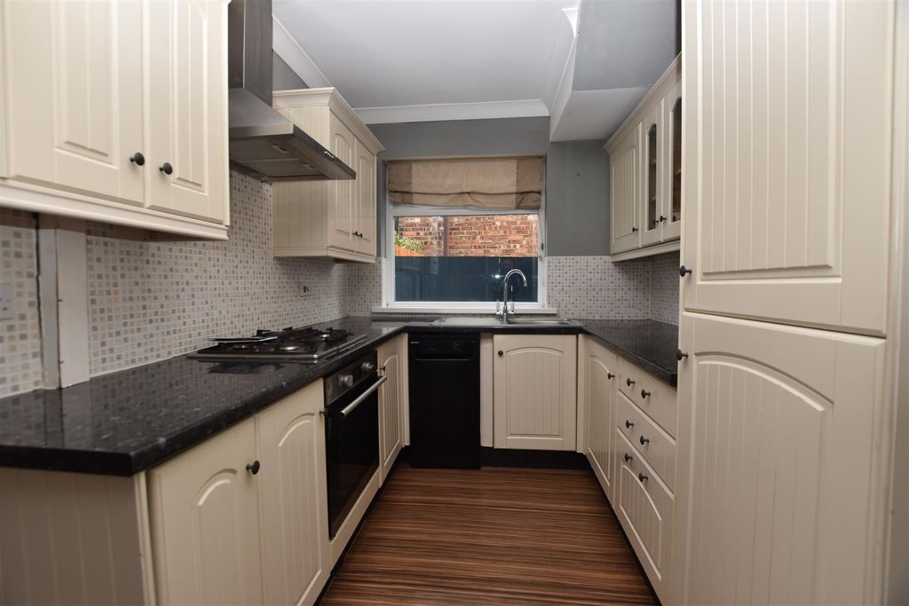 Property photo 3 of 14 Kitchen / Diner