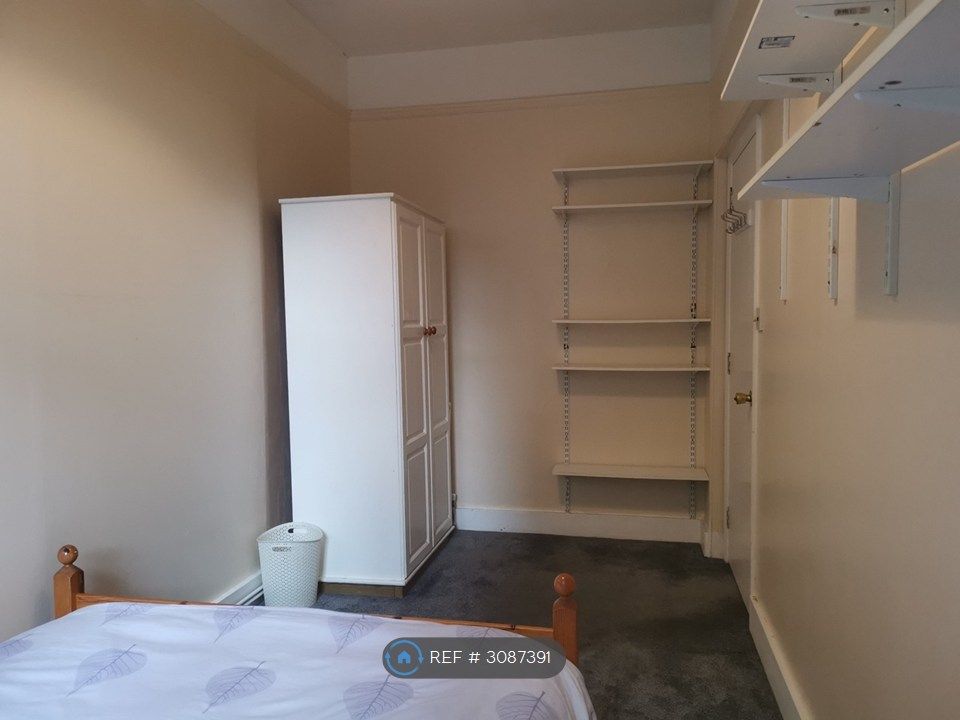 Property photo 2 of 9 Double Wardrobe And Lots Of Shelves