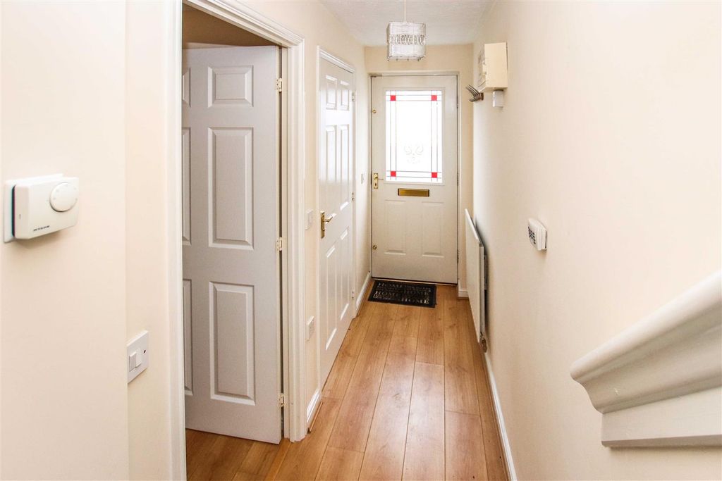 Property photo 2 of 16 Entrance Hall