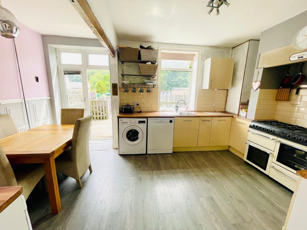 Property photo 3 of 19 Dining Kitchen