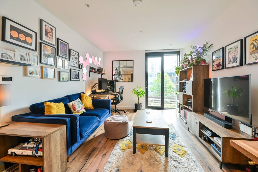 Property photo 1 of 11