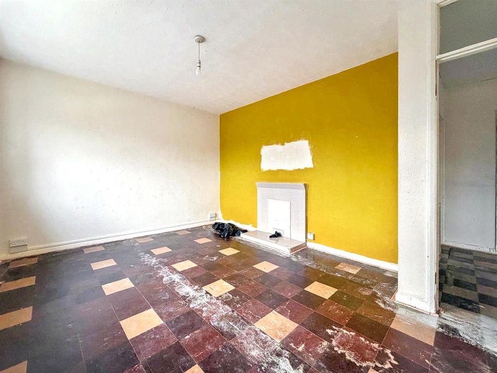 Property photo 3 of 6