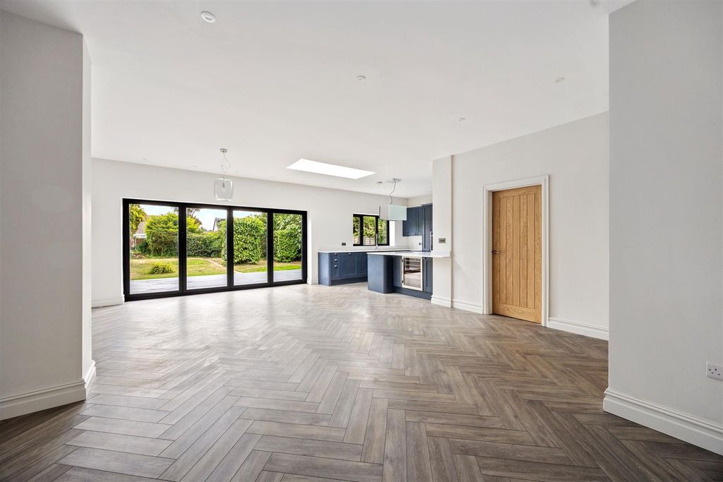 Property photo 3 of 19 Stone Lane, 16-022.Jpg