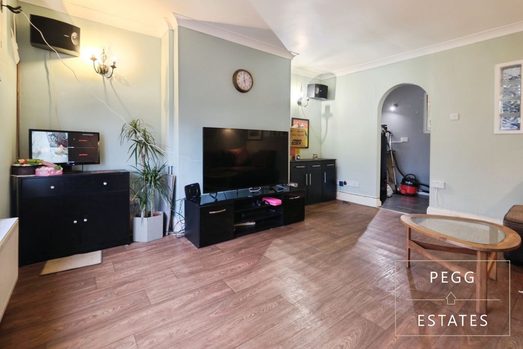 Property photo 3 of 20