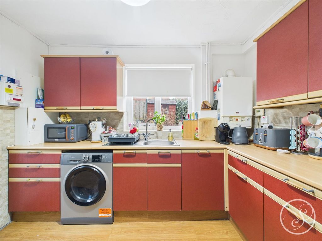 Property photo 2 of 14 Kitchen
