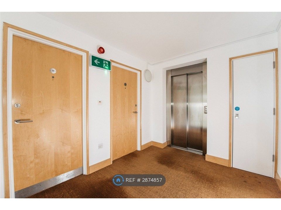 Property photo 2 of 8 Lobby