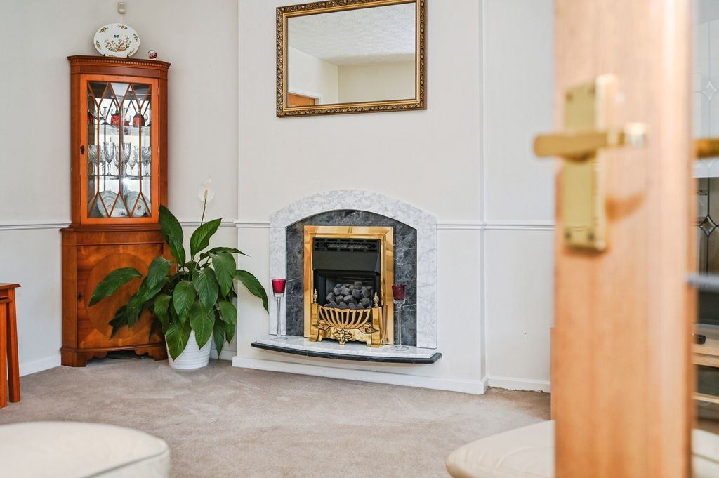 Property photo 3 of 20 Living Room