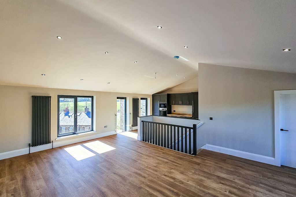 Property photo 2 of 30