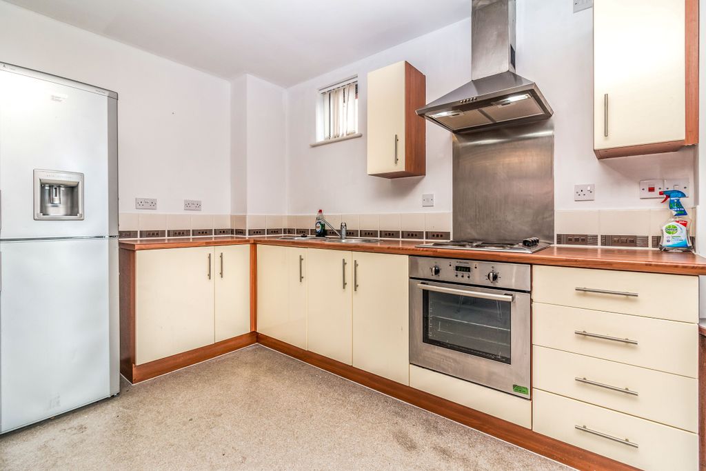 Property photo 3 of 11 Kitchen