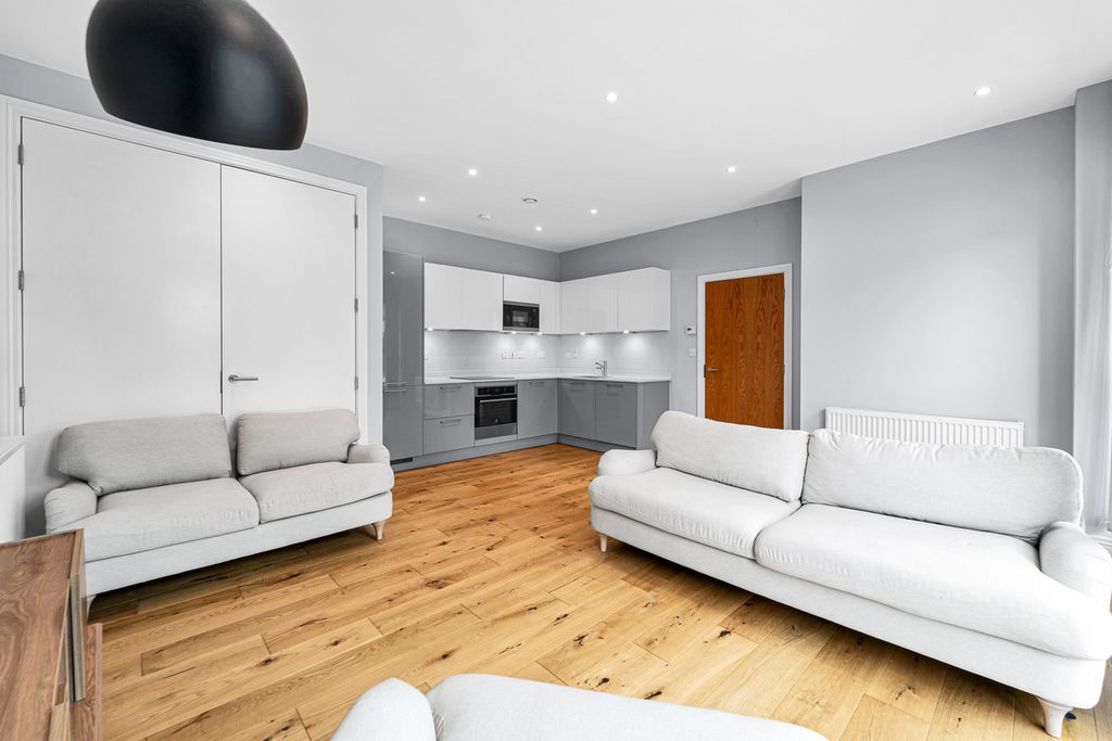 Property photo 1 of 8