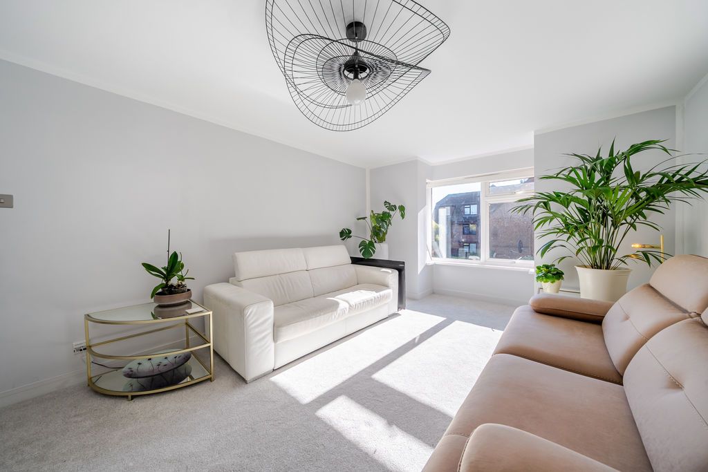 2 bed flat for saleTown Centre, Marlow SL7 photo 5