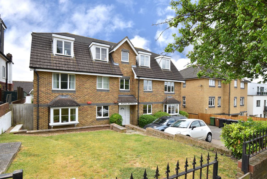 Property photo 1 of 9