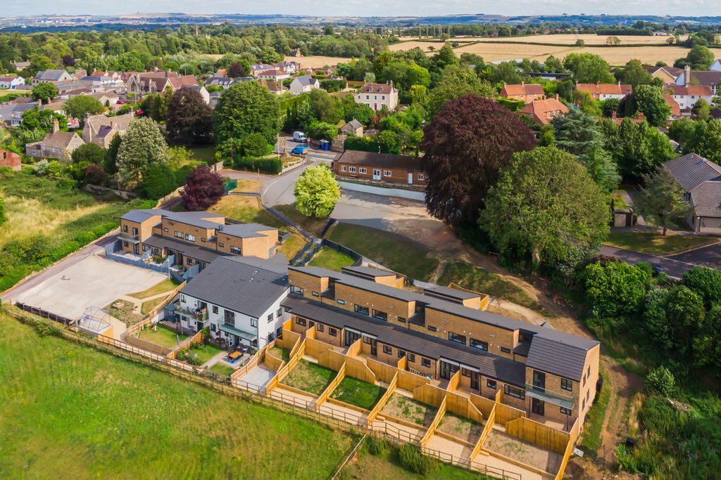 Property photo 1 of 12 250708W002