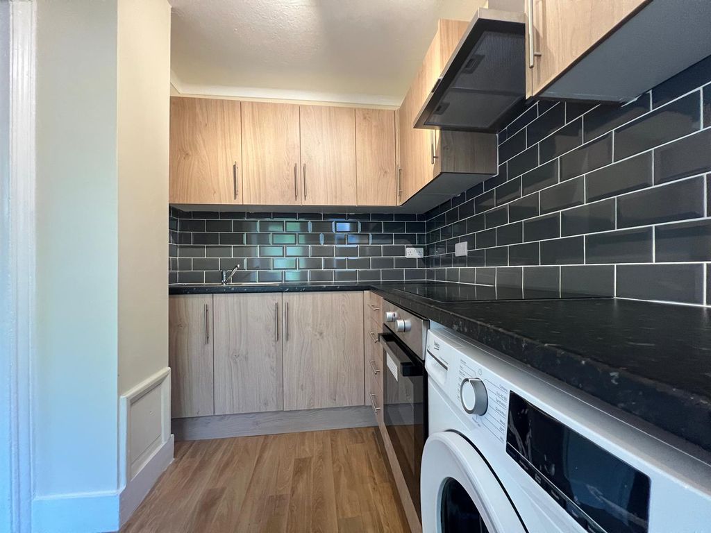 Property photo 2 of 7 Kitchen