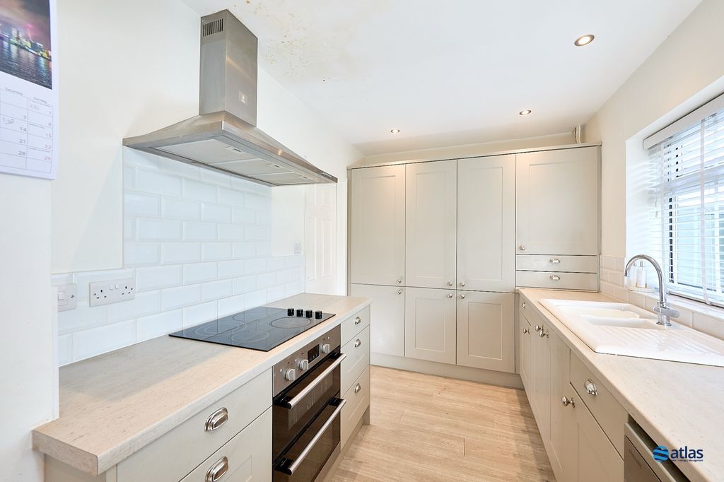 Property photo 3 of 22 Kitchen