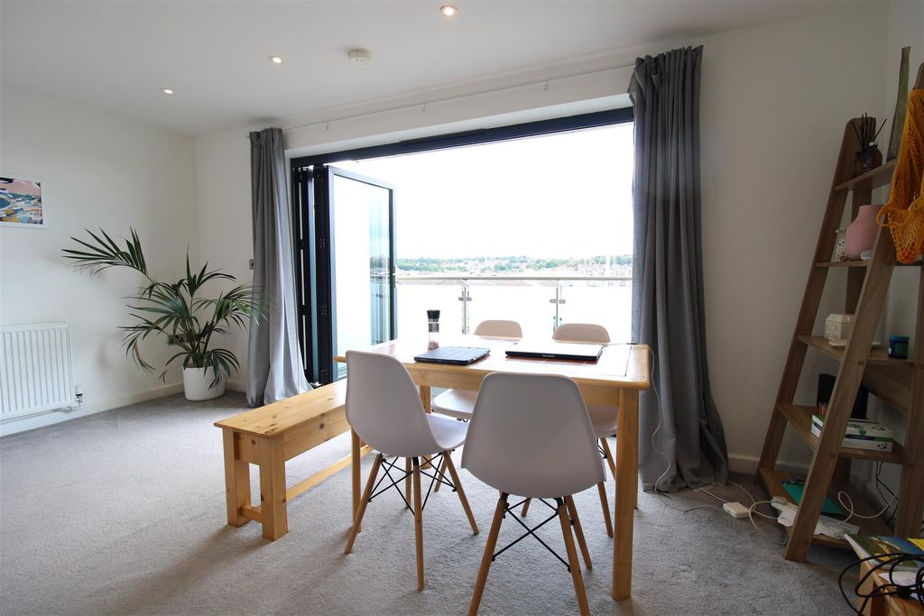 Additional image 14 of 3 bed property to rent71 Arctic Road, Cowes, Isle Of Wight PO31