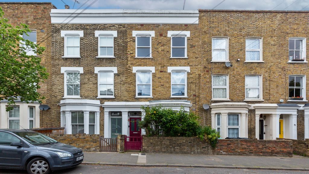Property photo 1 of 18 Flat B, 33 Blurton Road, Clapton, London, E5 0Nj