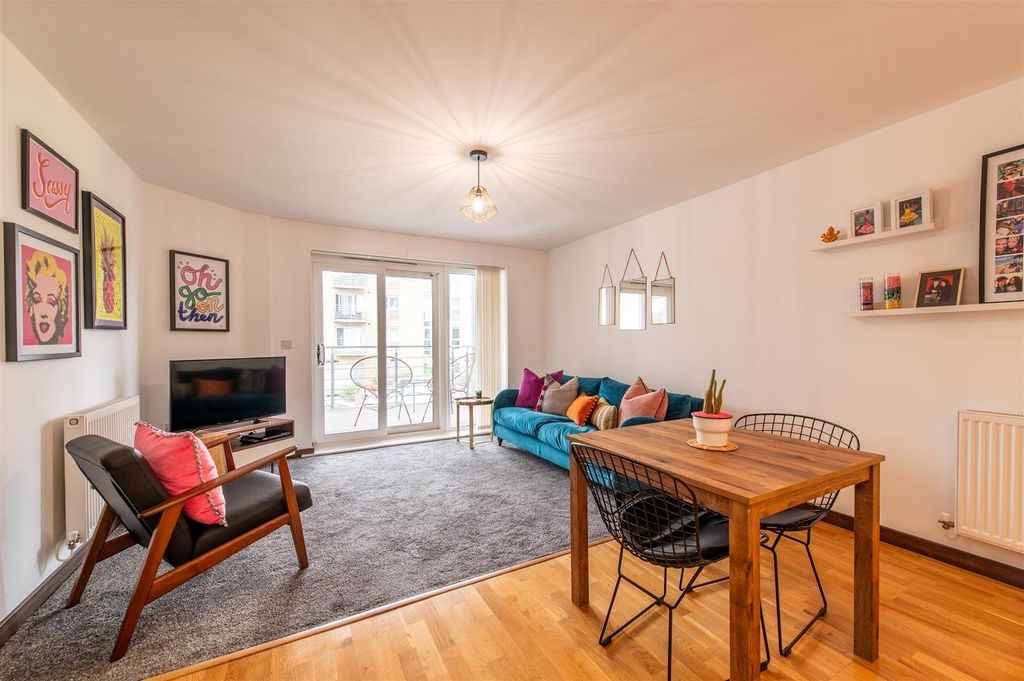 Property photo 1 of 16 49Cornhillplace-05.Jpg