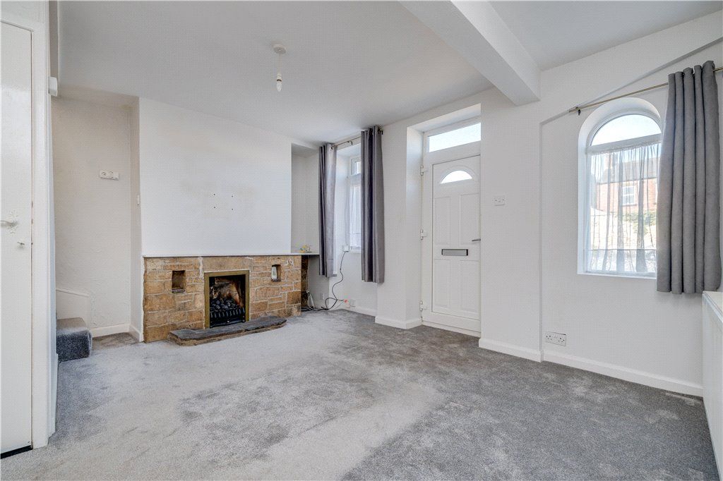 Property photo 3 of 11 Sitting Room