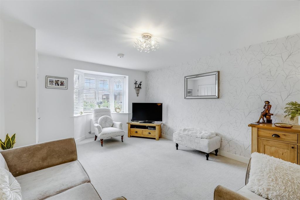 Property photo 2 of 19 Lounge/Sitting Room