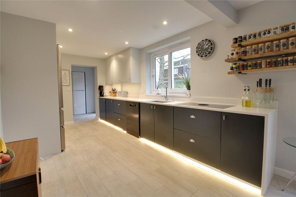 Property photo 3 of 21 Kitchen