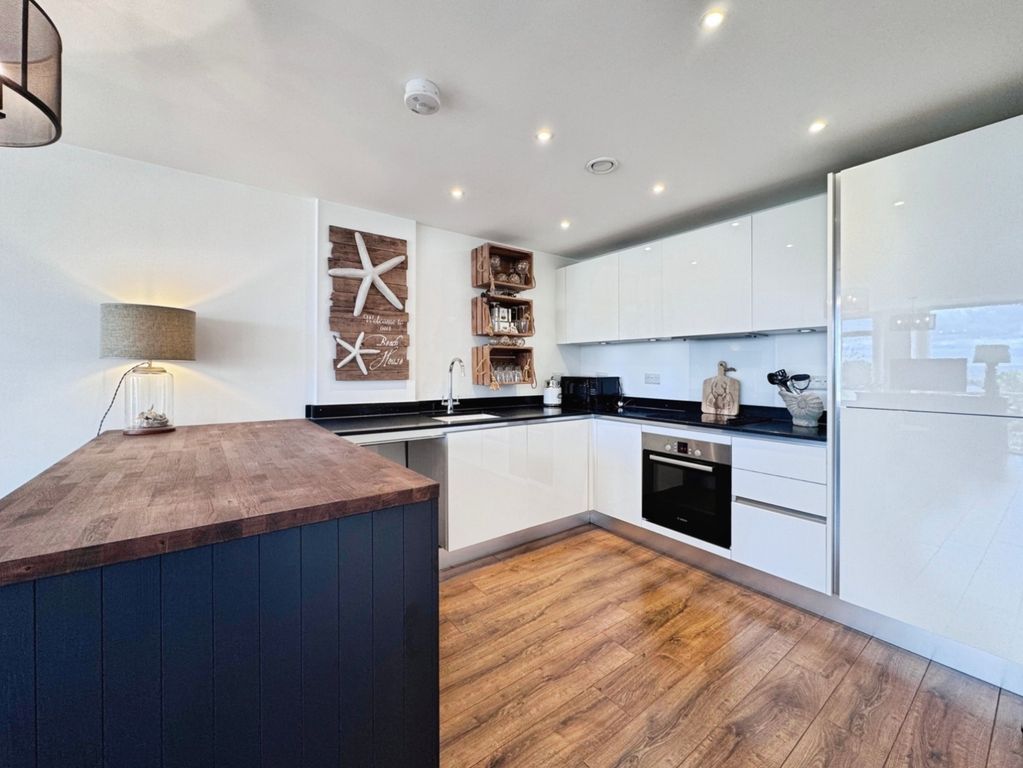 Property photo 3 of 16 Kitchen