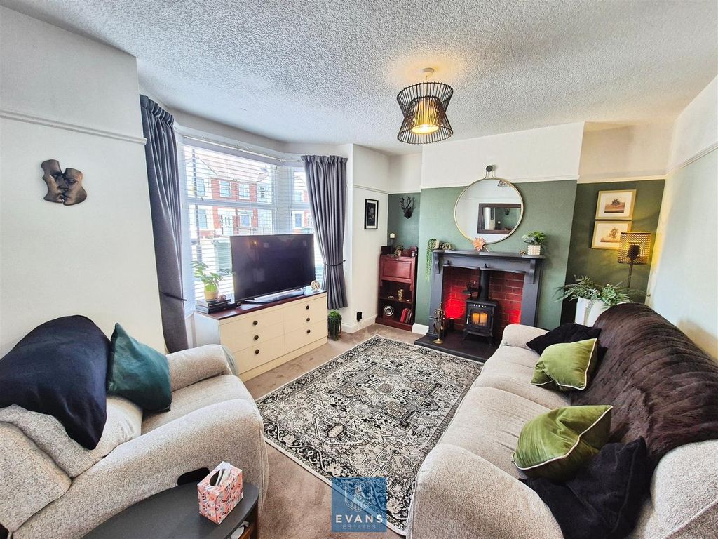 Property photo 2 of 10 Lounge