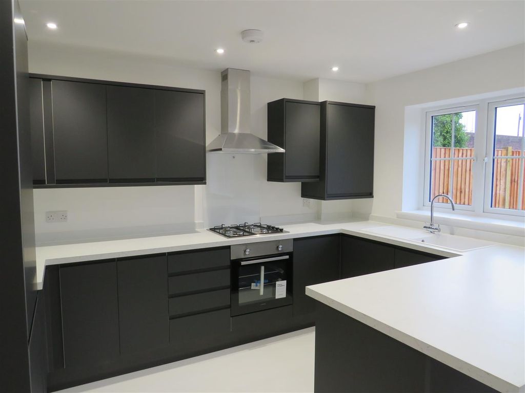 Property photo 2 of 10 Kitchen