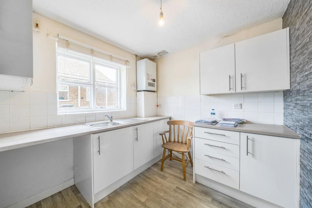 Property photo 3 of 17 Kitchen.Jpg