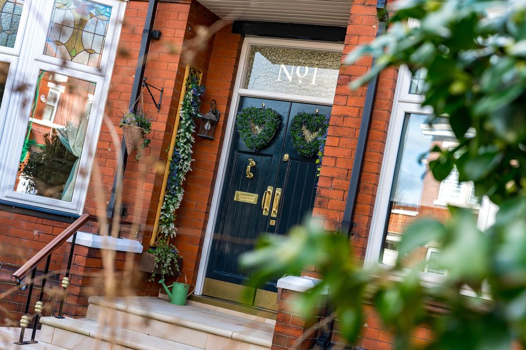 Property photo 2 of 66