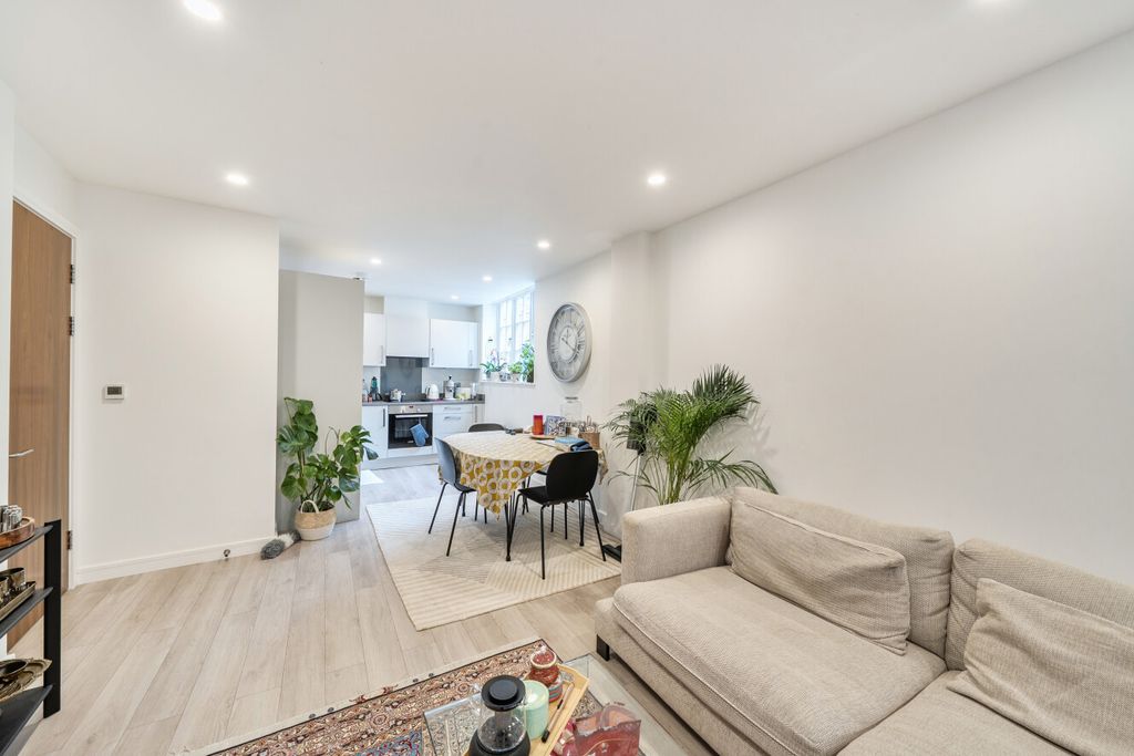 Property photo 3 of 12 1468426-13-6A2164...