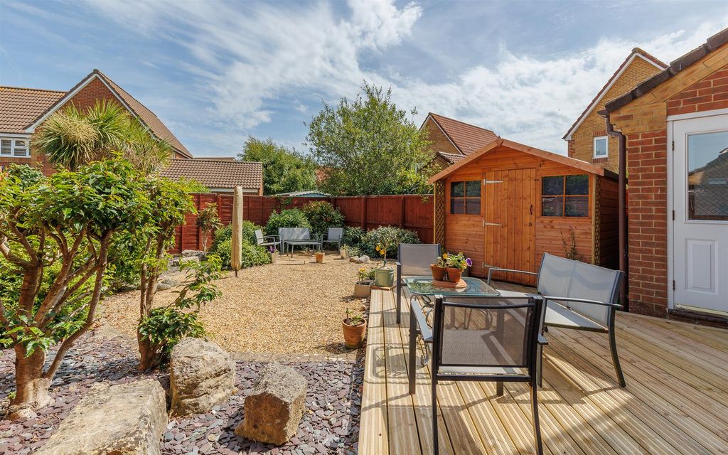 Property photo 2 of 21 Landscaped Garden