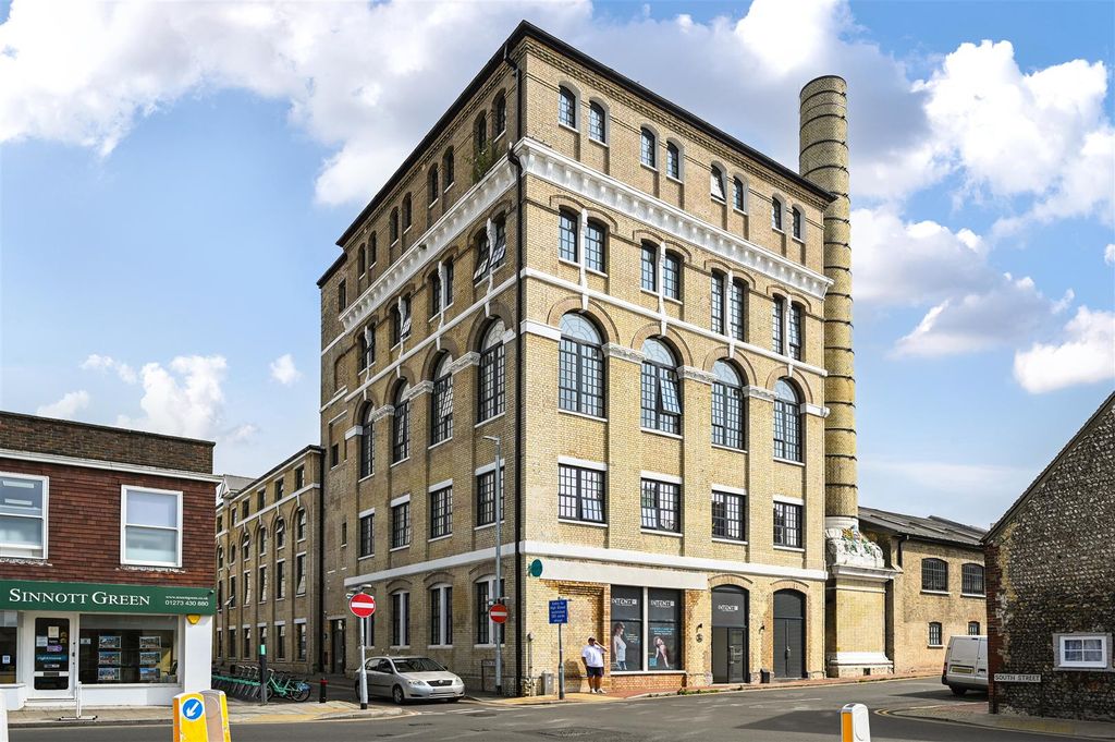 Property photo 2 of 9 Flat-27-The-Old-Brewery-Bn41 (10).Jpg