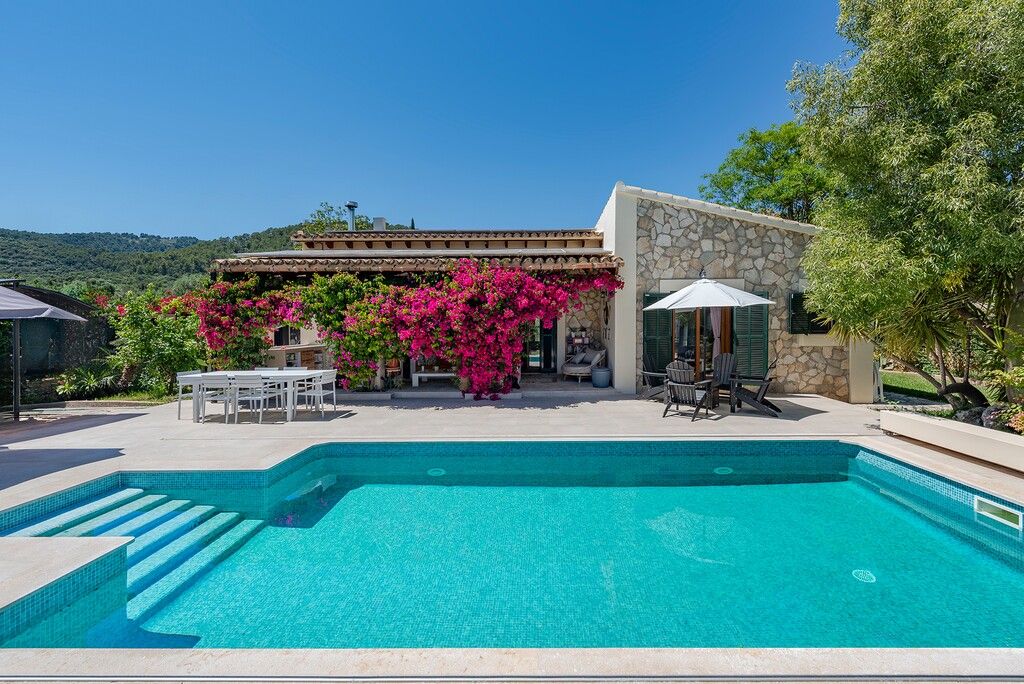 Property photo 1 of 20 Exterior And Pool (1)