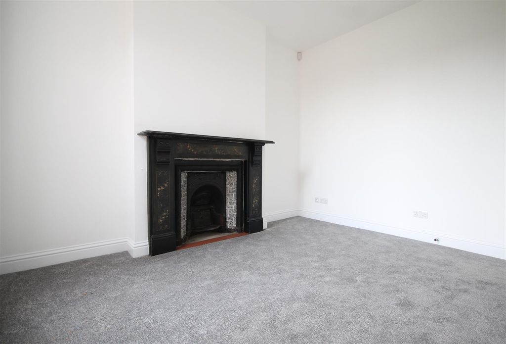 Property photo 3 of 13 Bedroom2.Jpg