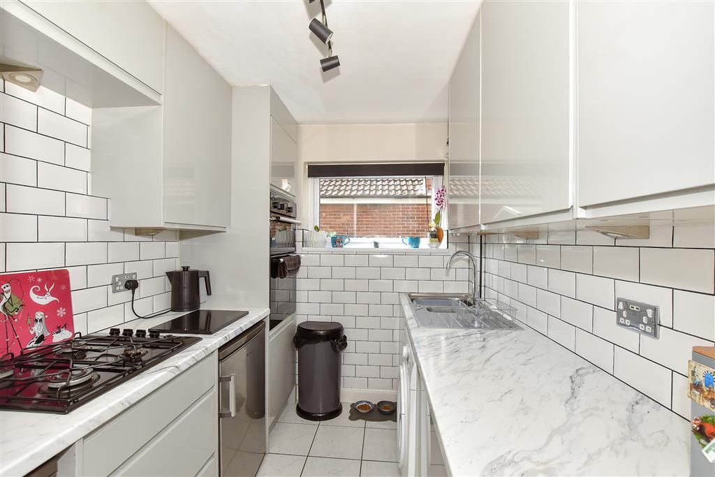Property photo 3 of 11 Kitchen