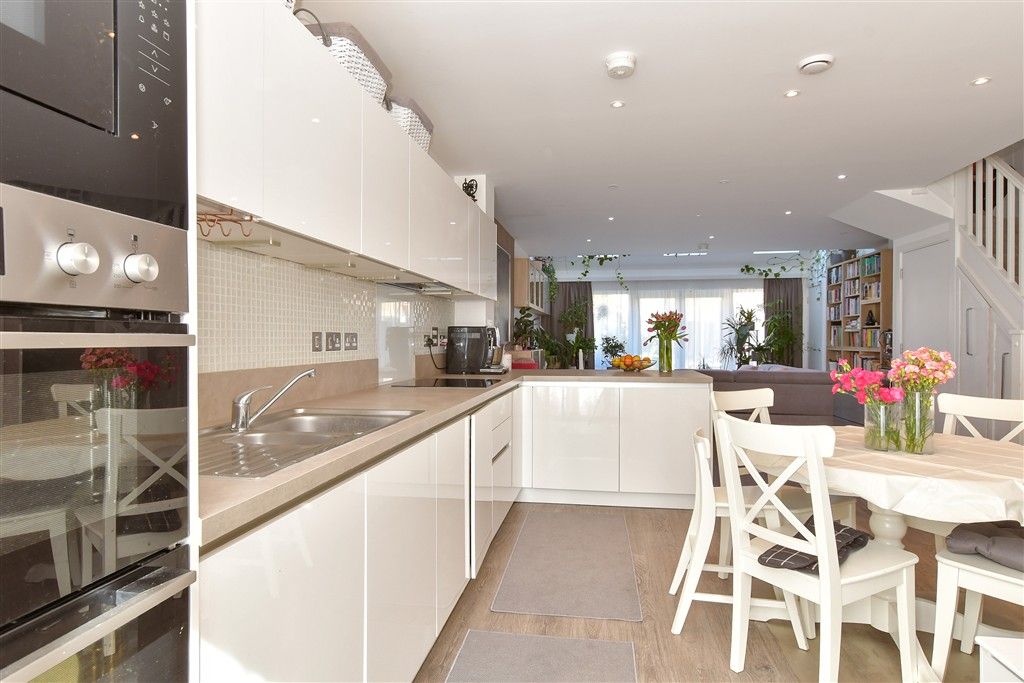 Property photo 2 of 11 Kitchen/Lounge/ Dining Area