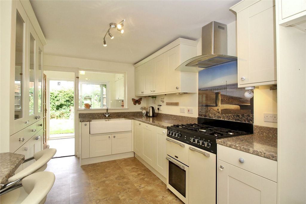 Property photo 2 of 16 Breakfast Kitchen