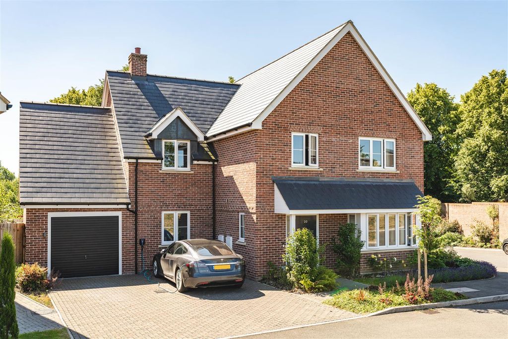 Property photo 1 of 21 Joyce Frankland Close-28.Jpg