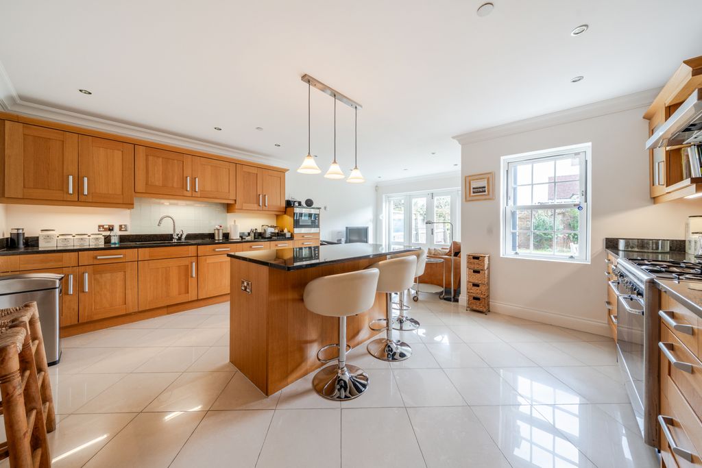 Property photo 1 of 21 Kitchen/Dining Area