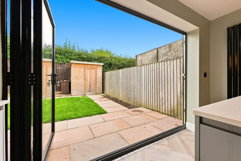 Property photo 3 of 35