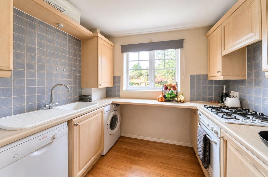 Property photo 2 of 7 Kitchen