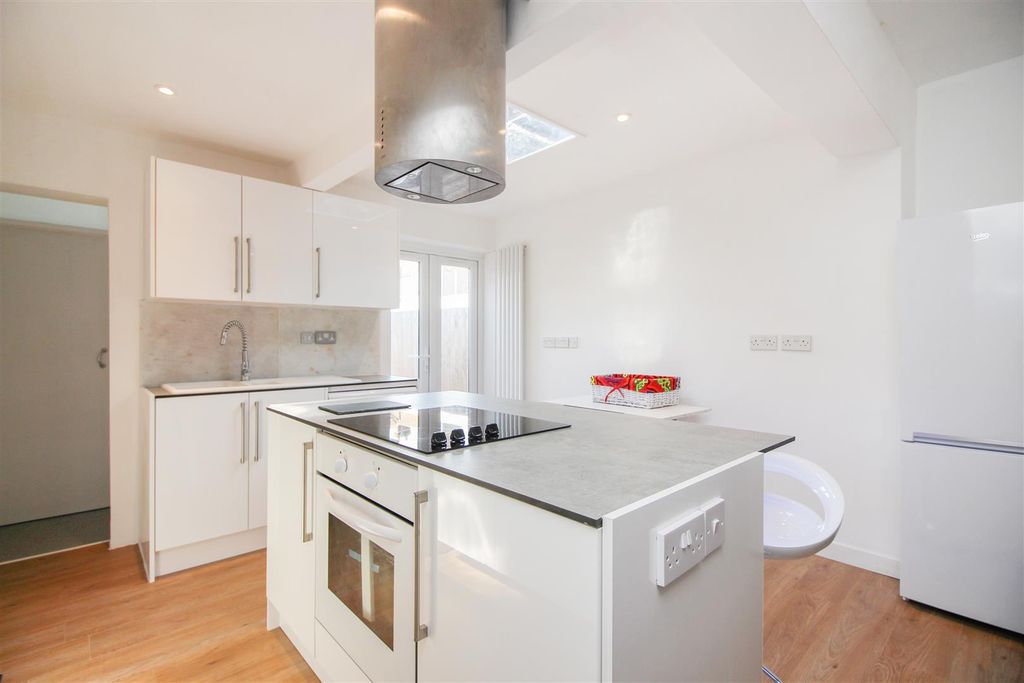 Property photo 2 of 12 Picture 2