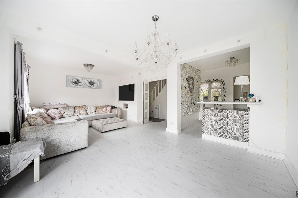 Property photo 2 of 14 Living/Dining Area