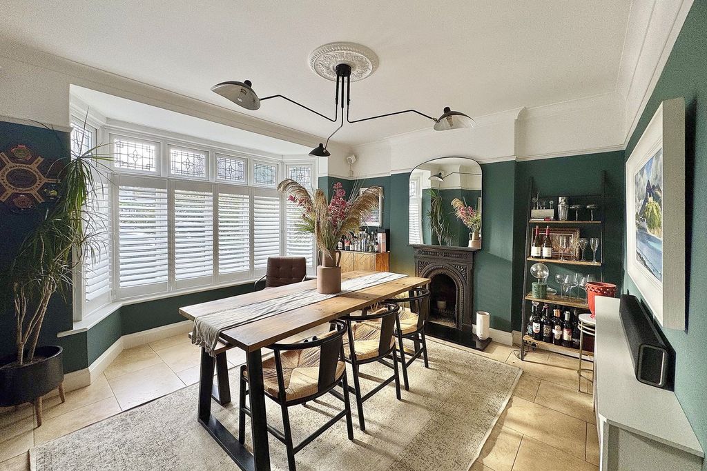 Property photo 2 of 31