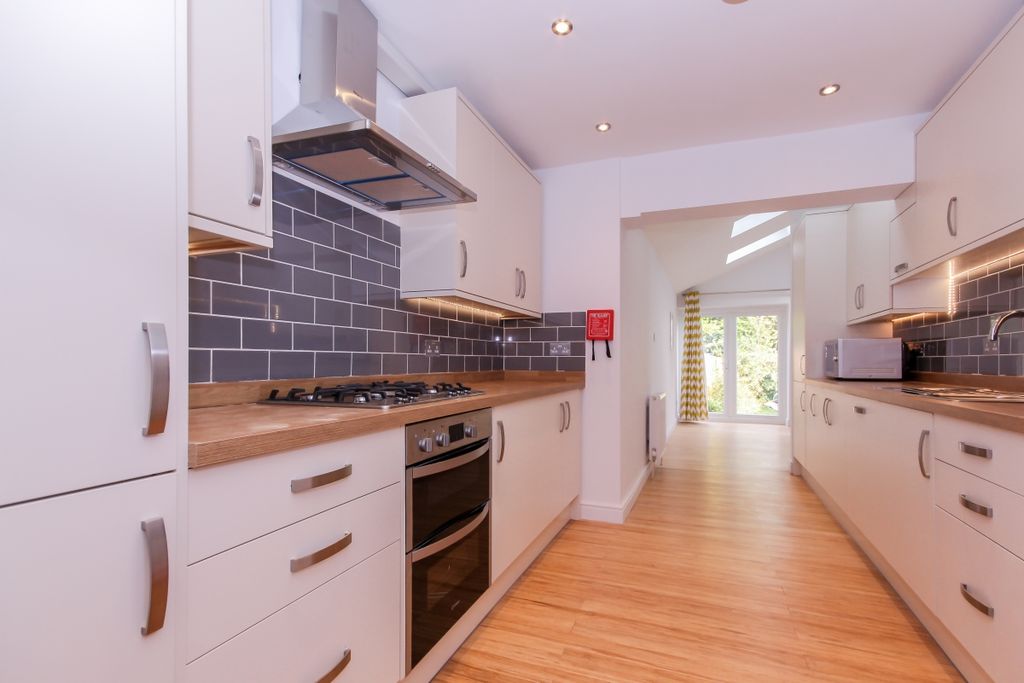 Property photo 1 of 9 Kitchen