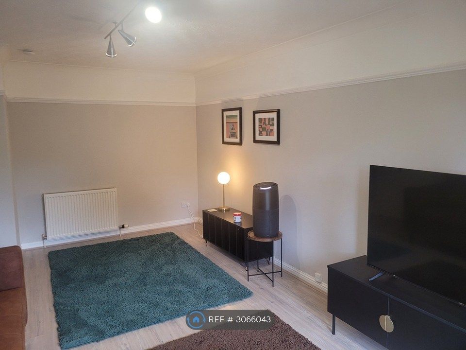 Property photo 3 of 11 Living Room
