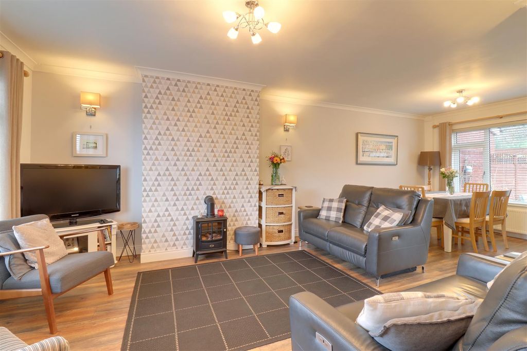 Property photo 3 of 20 Lounge/Diner